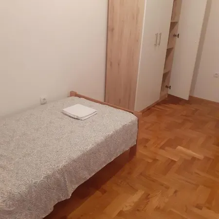 ホームステイ Apartman Dimaco