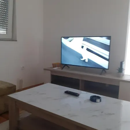 Apartman Dimaco ホームステイ *