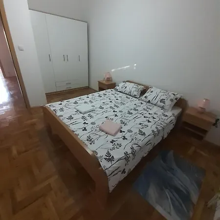 Apartman Dimaco ホームステイ