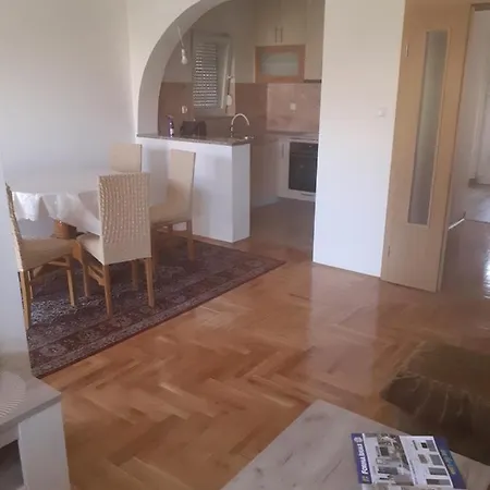 Apartman Dimaco トレビニエ